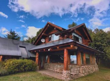 Casa · 261m² · 6 Ambientes · 2 Cocheras · Hermosa Casa en San Martin de Los Andes en Barrio Faldeos de Chapelco