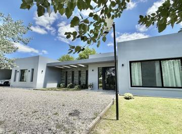 Casa · 260m² · 4 Ambientes · 4 Cocheras · Casa - Carlos Keen