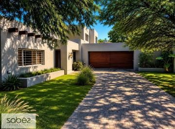Casa · 350m² · 7 Ambientes · Casa en Cinco Lomas