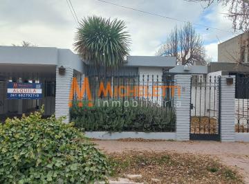 Casa · 204m² · 6 Ambientes · 2 Cocheras · Casa Rugendas 124 B° Parque, Lujan de Cuyo