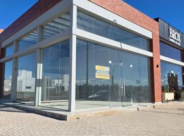 Local comercial · 90m² · 1 Cochera · Local en Manantiales 2, con Baño.