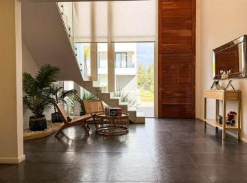 Casa · 303m² · 5 Ambientes · Venta Casa en Greenville Polo & Resort