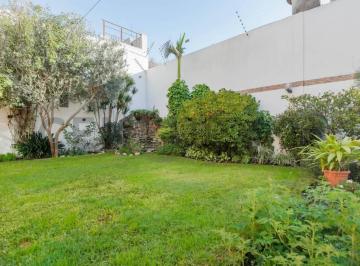 Casa · 416m² · 6 Ambientes · Venta Casa 6 Ambientes con Jardin Pileta Quincho Playroom Cine y Chocheras