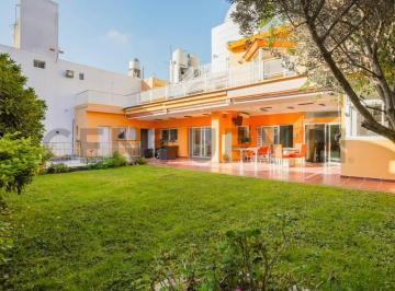 Casa · 474m² · 6 Ambientes · Venta Casa 6 Ambientes con Jardin Pileta Quincho Playroom y Chocheras