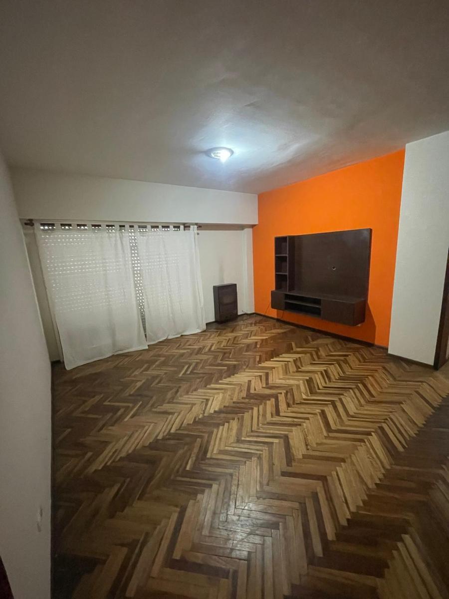 Depto 3 amb, 67m² en Zona Sarmiento con balcón y ascensor