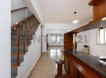Casa · 80m² · 4 Ambientes · 1 Cochera · PH Tipo Casa 4 Ambientes con Cochera y Patio - Apto Crèdito - Permura