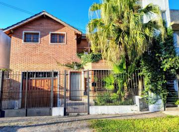 Casa · 250m² · 5 Ambientes · 1 Cochera · Casa en Martinez