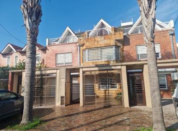 Departamento · 90m² · 4 Ambientes · 1 Cochera · Excelente Triplex de 3/4 Ambientes con Cochera y Patio Ubicado Den Aldo Bonzi