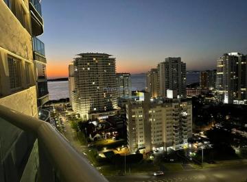 Foto1 · Moderno Apartamento de 2 Dorm. en Venta, Playa Mansa
