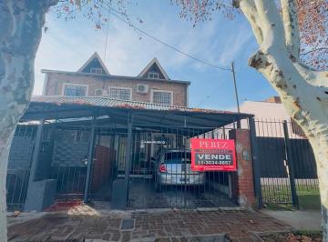 Casa · 308m² · 4 Ambientes · 1 Cochera · Casa Tipo Duplex en Venta Excelente Ubicación