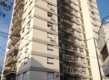 Departamento de 4 ambientes, Villa General Mitre · Luminoso 4 Ambientes Todo Externo | Balcón, 2 Baños y Cochera | La Paternal