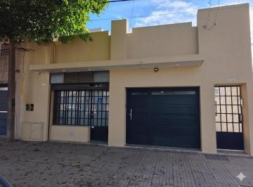 Casa · 300m² · 7 Ambientes · 2 Cocheras · Casa en Alquiler - La Plata