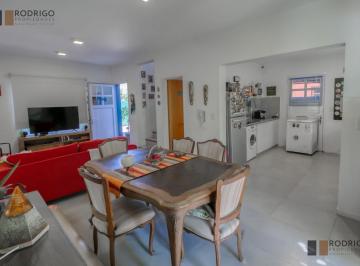 Casa · 94m² · 4 Ambientes · 2 Cocheras · Dúplex en Alquiler en City Bell