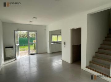 Casa · 94m² · 4 Ambientes · 2 Cocheras · Dúplex en Alquiler en City Bell