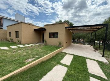 Casa · 115m² · 4 Ambientes · 1 Cochera · Casa a Estrenar en Venta, Playas de Oro Villa Carlos Paz