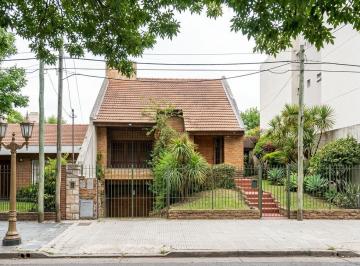 Casa · 290m² · 8 Ambientes · 2 Cocheras · Casa de 8 Ambientes en Venta en La Plata