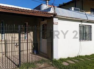 Casa · 50m² · 3 Ambientes · 2 Cocheras · Casa 3 Ambientes en Alquiler – Barrio La Mascota, Benavidez