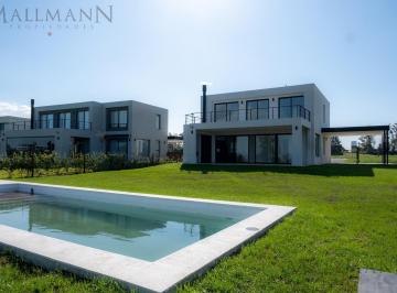 Casa · 218m² · 5 Ambientes · 2 Cocheras · Casa en Alquiler Anual Pilar Golf Pebble Beach - 4 Cuartos