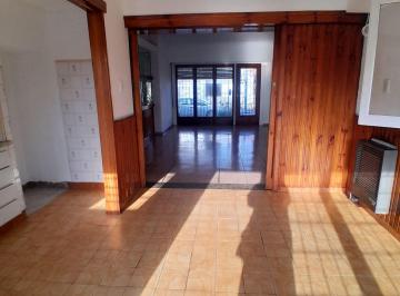 Casa · 100m² · 3 Ambientes · 1 Cochera · Alquiler Casa con Jardín y Cochera
