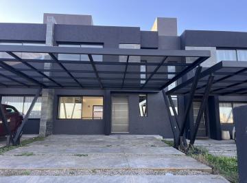 Casa · 103m² · 2 Ambientes · 2 Cocheras · ¡Venta! Dúplex de Categoría en Docta - 2 Dorm.