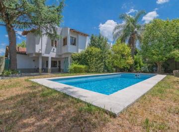 Casa · 170m² · 6 Ambientes · 3 Cocheras · Venta Casa 6 Amb Jardin Pileta Cochera