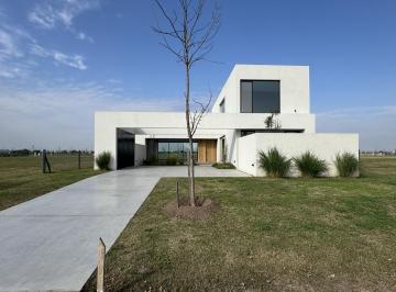 Casa · 230m² · 5 Ambientes · 2 Cocheras · Casa en Vida Club de Campo
