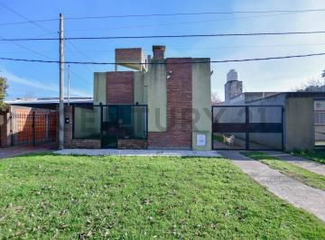 Casa · 110m² · 4 Ambientes · 1 Cochera · 46 y 158 - Casa en Venta de 2 Dorm. y Galpón de 130 m² - Lisandro Olmos