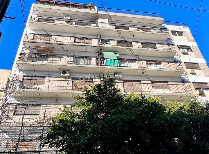 2 Ambientes Al Frente con Balcón - F. Vallese y Concordia