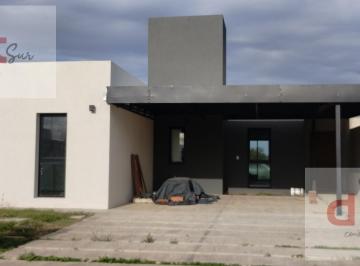 Casa · 225m² · 7 Ambientes · 2 Cocheras · Excelente Casa en Siete Soles!