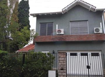 Casa · 330m² · 4 Dormitorios · Acassuso Libertador Al Río, Muy Buena Casa en Venta, 4 Dorm., Jardin con Pileta, Dependencia