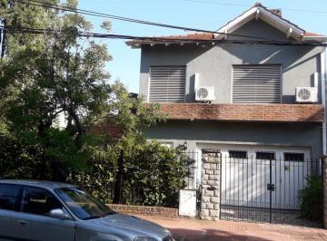 Casa · 330m² · 4 Dormitorios · Acassuso Libertador Al Río, Muy Buena Casa en Venta, 4 Dorm., Jardin con Pileta, Dependencia