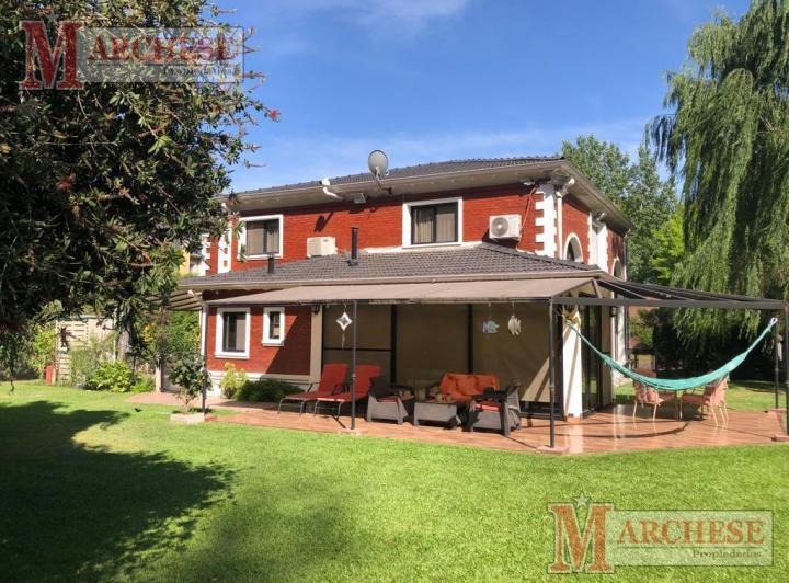 Casa · 295m² · 5 Ambientes · 2 Cocheras