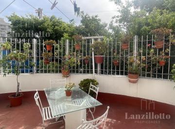 Casa · 145m² · 4 Ambientes · 1 Cochera · Casa en Lanús Este