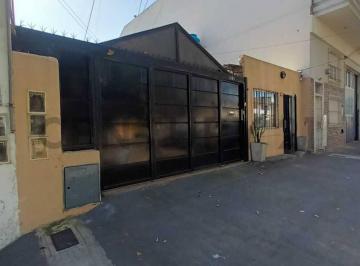 Casa · 216m² · 9 Ambientes · 1 Cochera · Casa - Lanús Oeste