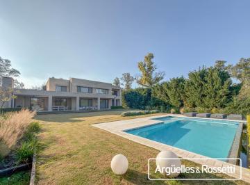 Casa · 354m² · 7 Ambientes · 2 Cocheras · Venta Casa 4 Dorm. Vista Al Golf Kentucky