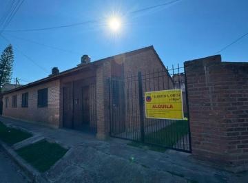 Casa de 4 ambientes, La Plata · Casa con 2 Dorm. en Alquiler en Villa Elvira