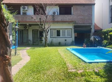 Casa · 197m² · 6 Ambientes · 3 Cocheras · Casa con Jardín y Pileta en Inmejorable Ubicación