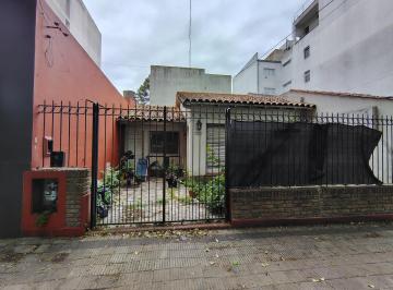Casa · 172m² · 8 Ambientes · Casa a Reciclar/ Demoler en Venta
