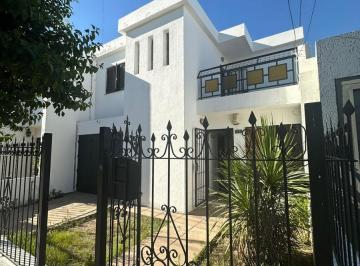 Casa · 110m² · 4 Ambientes · 1 Cochera · Casa en Venta - Barrio Parque Atlántica