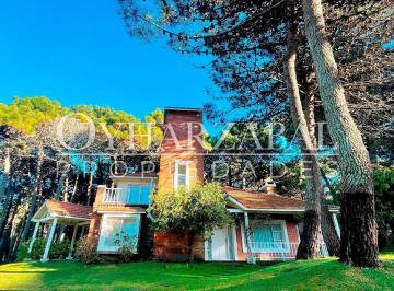 Casa · 170m² · 5 Ambientes · 1 Cochera · Casa en Alquiler Temporal