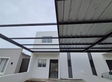 Casa · 138m² · 4 Ambientes · 1 Cochera · Venta Duplex 3 Dorm. Docta Parque