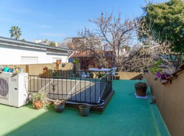 Casa de 6 ambientes, Coghlan · Casa de 254 m² con 4 Dorm. en Venta en Coghlan