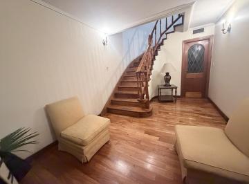 Casa · 200m² · 4 Ambientes · 1 Cochera · Casa en Venta Lanus Este 5 Amb. con Detalles de Categoria y Hermoso Parque!