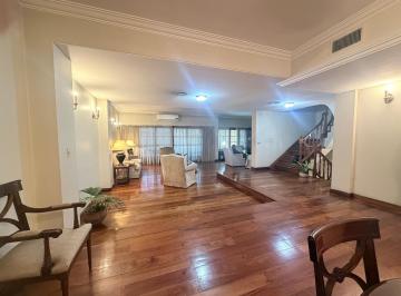Casa · 200m² · 4 Ambientes · 1 Cochera · Casa en Venta Lanus Este 5 Amb. con Detalles de Categoria y Hermoso Parque!