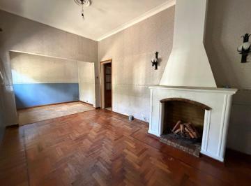 Casa · 218m² · 4 Ambientes · 2 Cocheras · Chalet 4 Amb Jardín y Quincho en Temperley Este