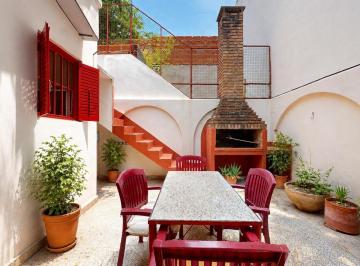 Foto ambientada con Inteligencia Artificial · Venta - PH Estilo Casa 4 Ambientes con Cochera, Patio y Gran Terraza en Belgrano