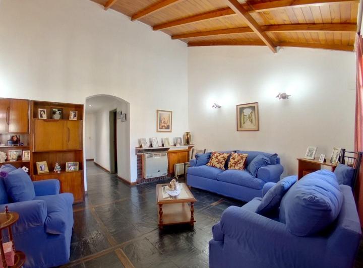 Casa · 190m² · 4 Ambientes · 2 Cocheras
