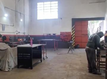 Depósito · 218m² · Depósito - Alquiler - Piñeyro