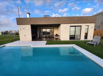 Casa · 600m² · 4 Ambientes · Casa en Pueblos del Plata Country Club