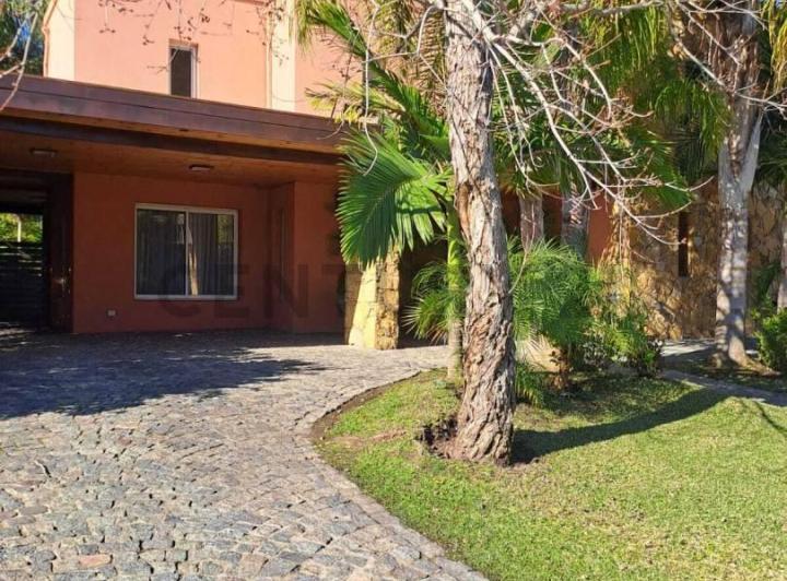 Casa · 170m² · 4 Ambientes · 1 Cochera